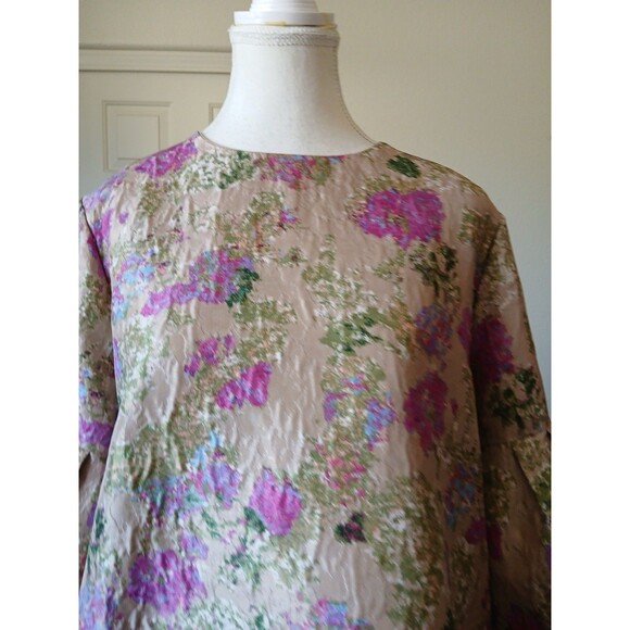 Tuckernuck Floral Jacquard Bell Sleeve Blouse Beige Pink Green Top Size Large - Picture 8 of 16